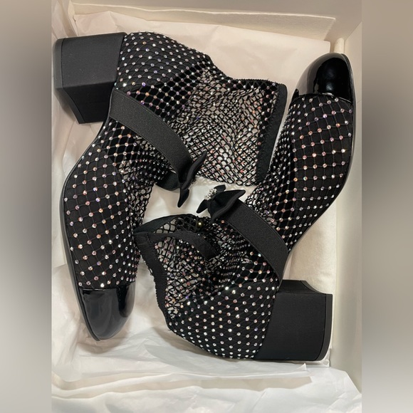 Authentic CHANEL Mary Jane - New in box. - Picture 1 of 4